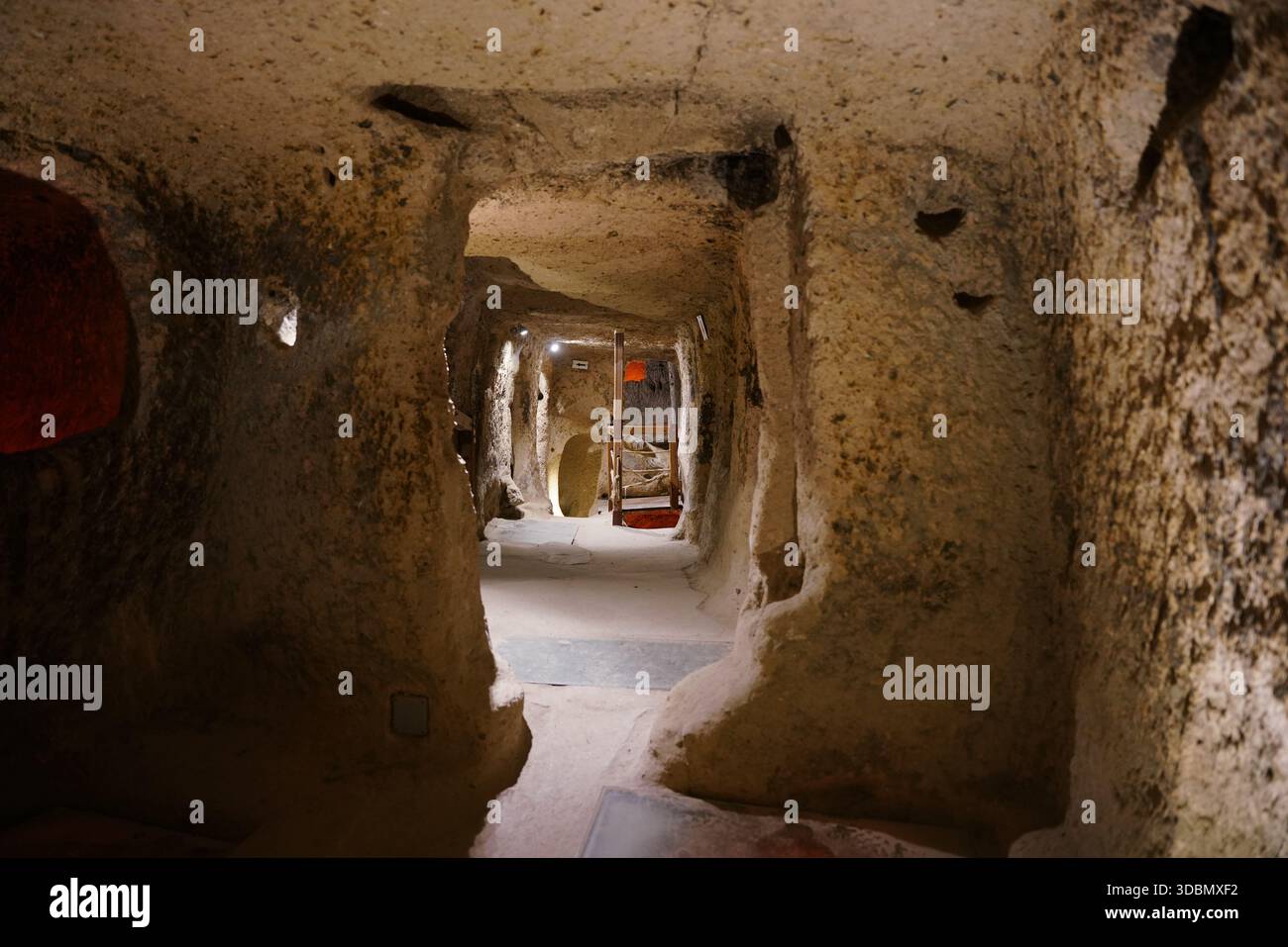 NEVSEHIR, TURKIYE - 09 AGOSTO 2025: Città sotterranea di Kaymakli nella città di Kaymakli Foto Stock
