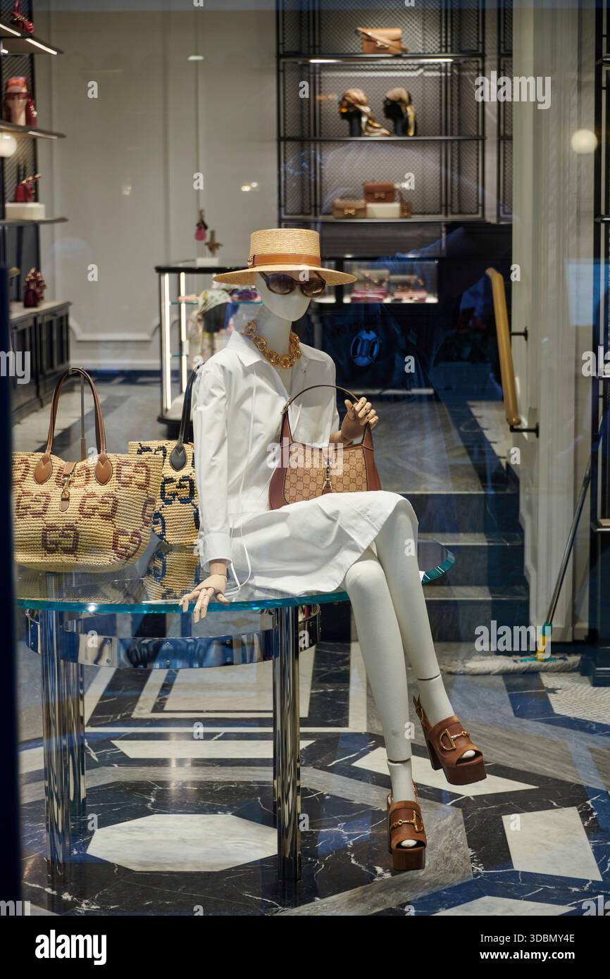 Italia, Milano, vetrina, negozio di moda Foto Stock