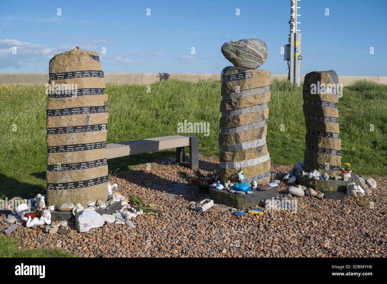 Germania, Schleswig-Holstein, Nordfriesland, Mare del Nord, Nordstrand, Harbor, memoriale per coloro che sono sepolti in mare Foto Stock