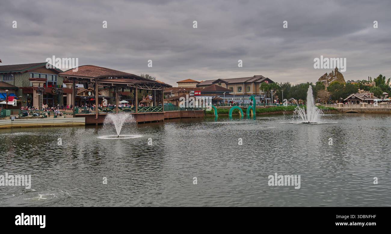 Orlando, Florida, USA-9 dicembre 2025: Disney Springs è un complesso per lo shopping, i ristoranti e l'intrattenimento presso il Walt Disney World Resort a Lake Buena Vista Foto Stock