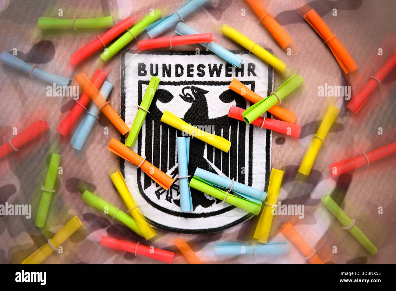 C'è un sacco di distintivi della Bundeswehr, foto simbolica del servizio militare e della coscrizione Foto Stock