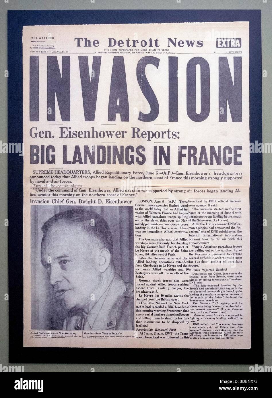 Il quotidiano AMERICANO The Detroit News annuncia lo sbarco in Normandia alleato il giorno del D-Day Foto Stock