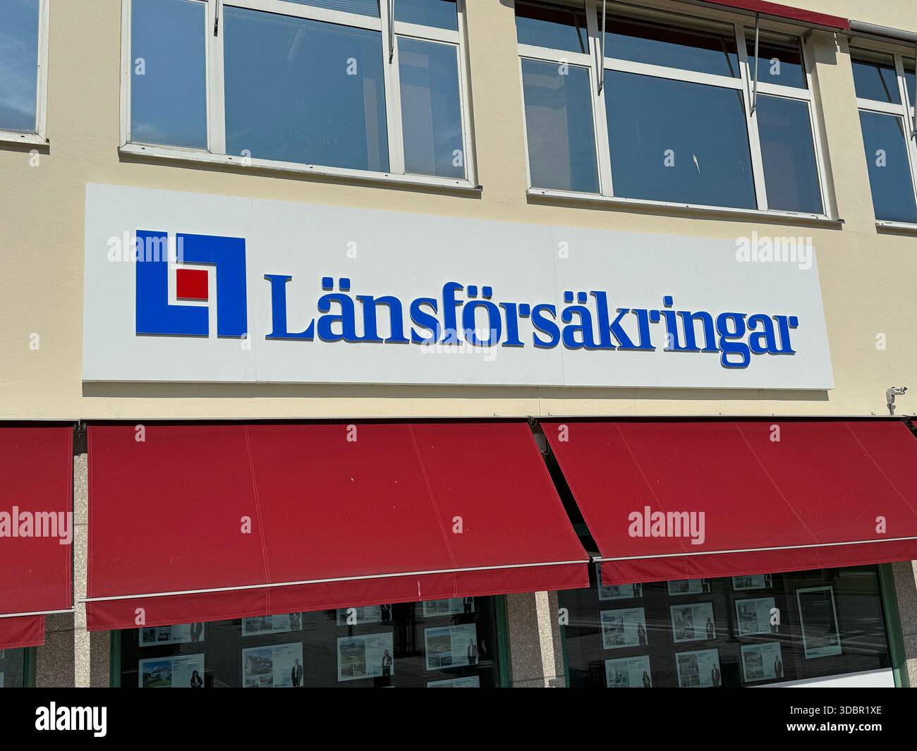Drottningtorget, Svezia - 2 agosto 2024: Segno murale dell'agenzia immobiliare svedese Länsförsäkringar. Foto Stock