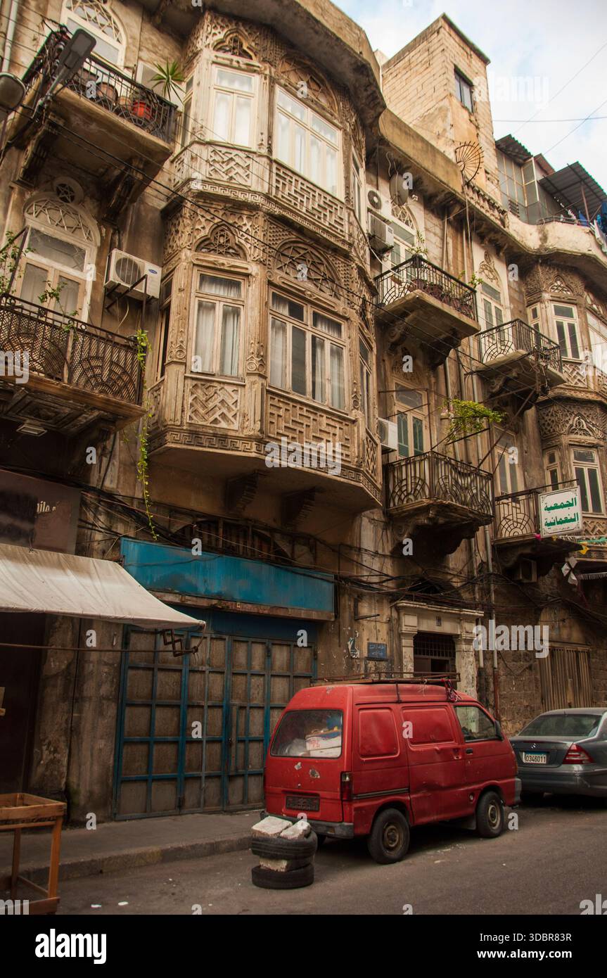 Tradizionale architettura urbana nelle strade di Tripoli, Libano Foto Stock