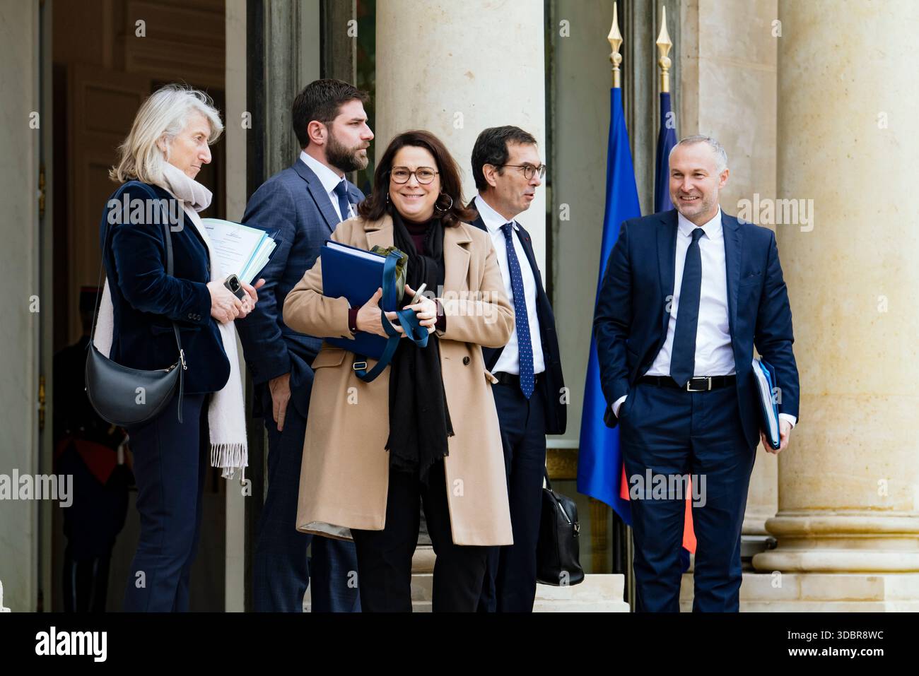 Vari ministri, tra cui Laurent Panifous, Vincent Jean-Brun e Marina Ferrari. Governo di Sebastien Lecornu. Uscita dalla riunione del Consiglio dei ministri tenutasi mercoledì 17 dicembre presso il Palazzo Elysee. Francia, Parigi, 17 dicembre 2025. Fotografia di Patricia Huchot-Boissier / Agence DyF. Diversi ministeri, non Laurent Panifous, Vincent Jean-Brun, Marina Ferrari. Gouvernement de Sebastien Lecornu. Uscita del Conseil des ministres qui s est tenu ce mercredi 17 dicembre, au Palais de l'Elysee. Francia, Parigi il 17 dicembre 2025. Photographie de Patricia Huchot-Boissier / Agence DyF. Foto Stock