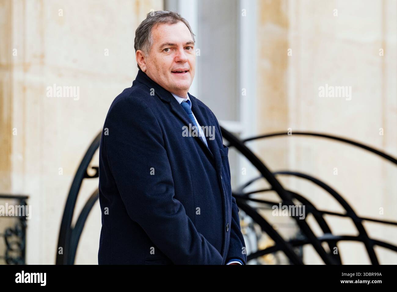 Philippe Tabarot, Ministro dei trasporti. Governo di Sebastien Lecornu. Uscita dalla riunione del Consiglio dei ministri tenutasi mercoledì 17 dicembre presso il Palazzo Elysee. Francia, Parigi, 17 dicembre 2025. Fotografia di Patricia Huchot-Boissier / Agence DyF. Philippe Tabarot, ministre des Transports. Gouvernement de Sebastien Lecornu. Uscita del Conseil des ministres qui s est tenu ce mercredi 17 dicembre, au Palais de l'Elysee. Francia, Parigi il 17 dicembre 2025. Photographie de Patricia Huchot-Boissier / Agence DyF. Foto Stock