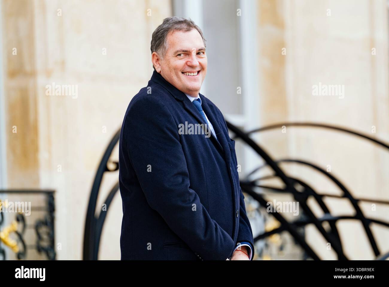 Philippe Tabarot, Ministro dei trasporti. Governo di Sebastien Lecornu. Uscita dalla riunione del Consiglio dei ministri tenutasi mercoledì 17 dicembre presso il Palazzo Elysee. Francia, Parigi, 17 dicembre 2025. Fotografia di Patricia Huchot-Boissier / Agence DyF. Philippe Tabarot, ministre des Transports. Gouvernement de Sebastien Lecornu. Uscita del Conseil des ministres qui s est tenu ce mercredi 17 dicembre, au Palais de l'Elysee. Francia, Parigi il 17 dicembre 2025. Photographie de Patricia Huchot-Boissier / Agence DyF. Foto Stock