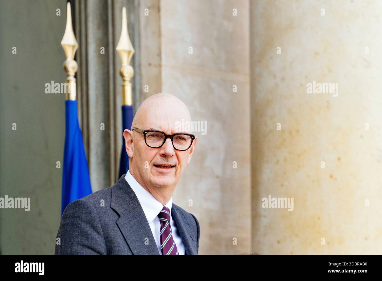 Roland Lescure, economia e Finanza. Governo di Sebastien Lecornu. Uscita dalla riunione del Consiglio dei ministri tenutasi mercoledì 17 dicembre presso il Palazzo Elysee. Francia, Parigi, 17 dicembre 2025. Fotografia di Patricia Huchot-Boissier / Agence DyF. Gouvernement de Sebastien Lecornu. Uscita del Conseil des ministres qui s est tenu ce mercredi 17 dicembre, au Palais de l'Elysee. Francia, Parigi il 17 dicembre 2025. Photographie de Patricia Huchot-Boissier / Agence DyF. Foto Stock