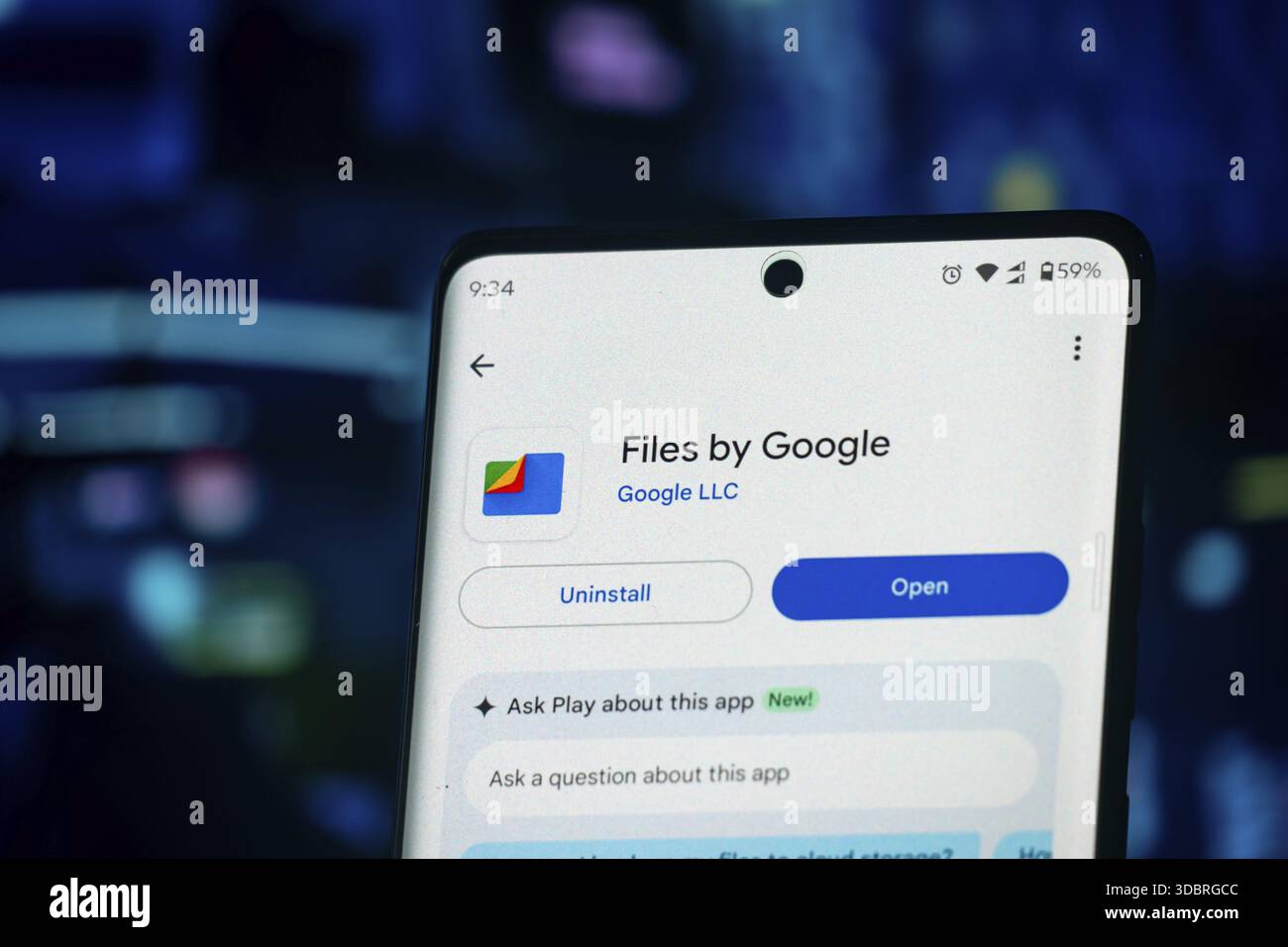 Schermata dell'app Files by Google sullo smartphone con opzioni di apertura e gestione dei file Foto Stock