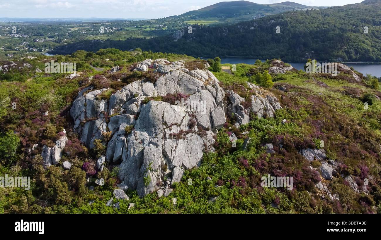 Vista aerea di affioramenti rocciosi e terreni collinari Foto Stock
