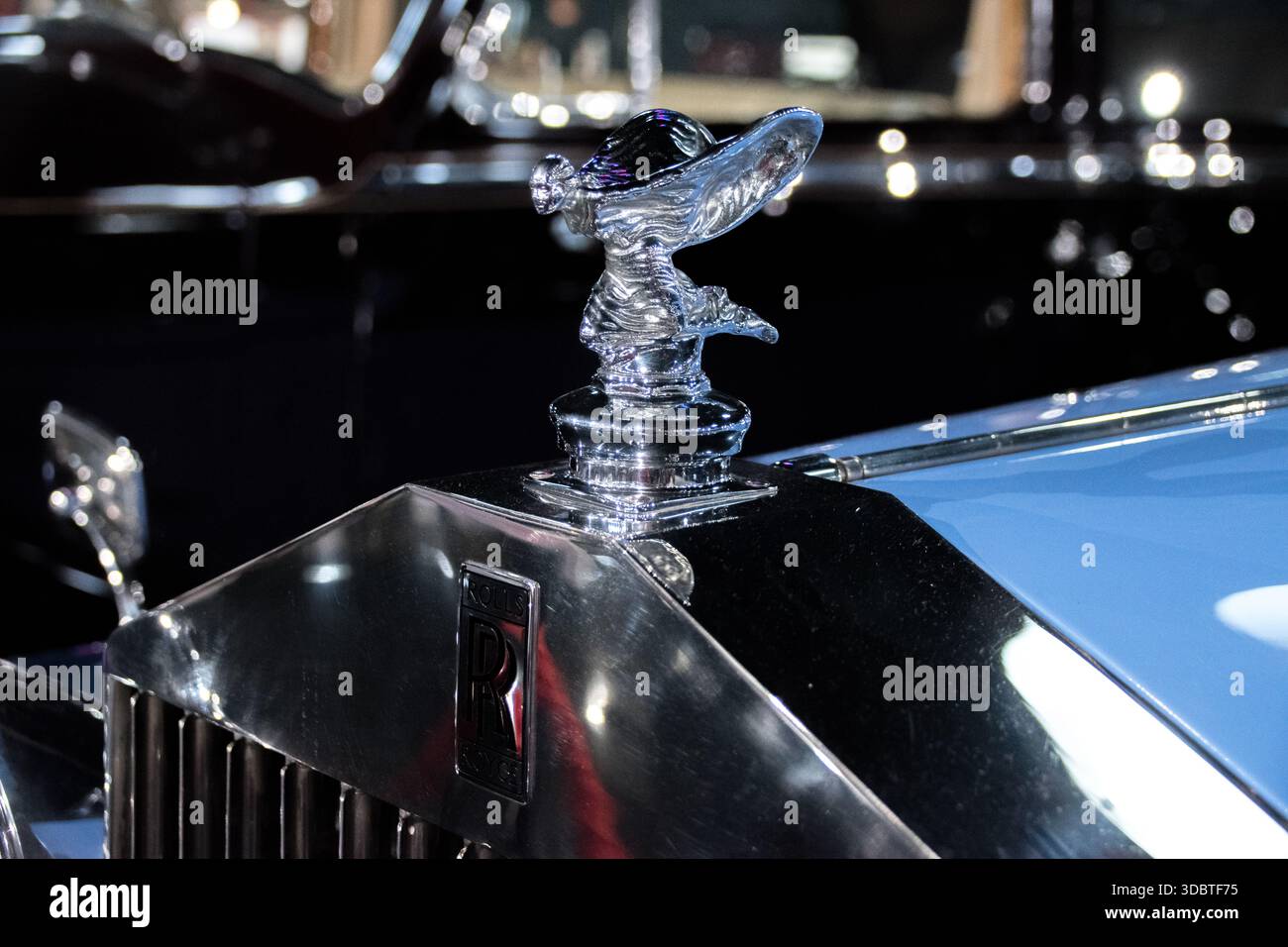 Lo "Spirit of Ecstasy" è l'iconica mascotte (cofano) del produttore britannico Rolls-Royce. Foto Stock