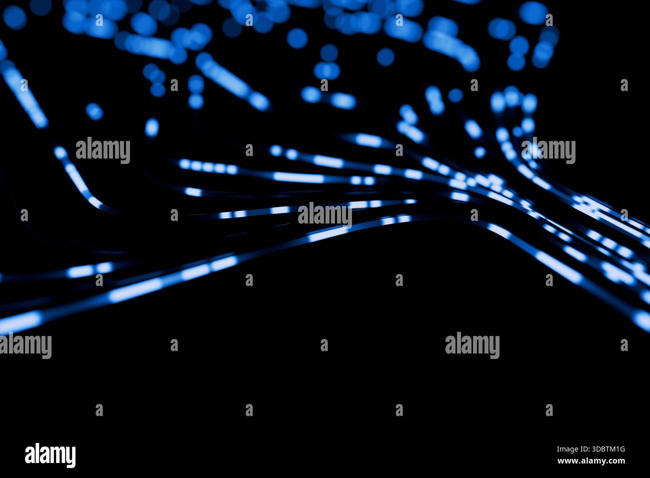 Flussi di dati blu astratti e particelle di luce sfocate che fluiscono dinamicamente su Uno sfondo nero. Concetto di rete veloce, fibra ottica, big data Foto Stock