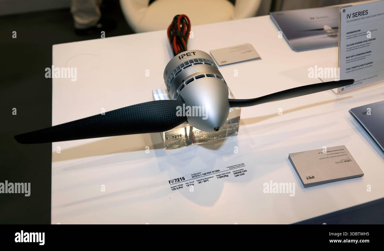 Unità di propulsione per il sistema di propulsione integrato FOC (Fixed Wing Cruise Promosion System) del sistema IPET serie IV, in esposizione a Drone X, 2025, Foto Stock