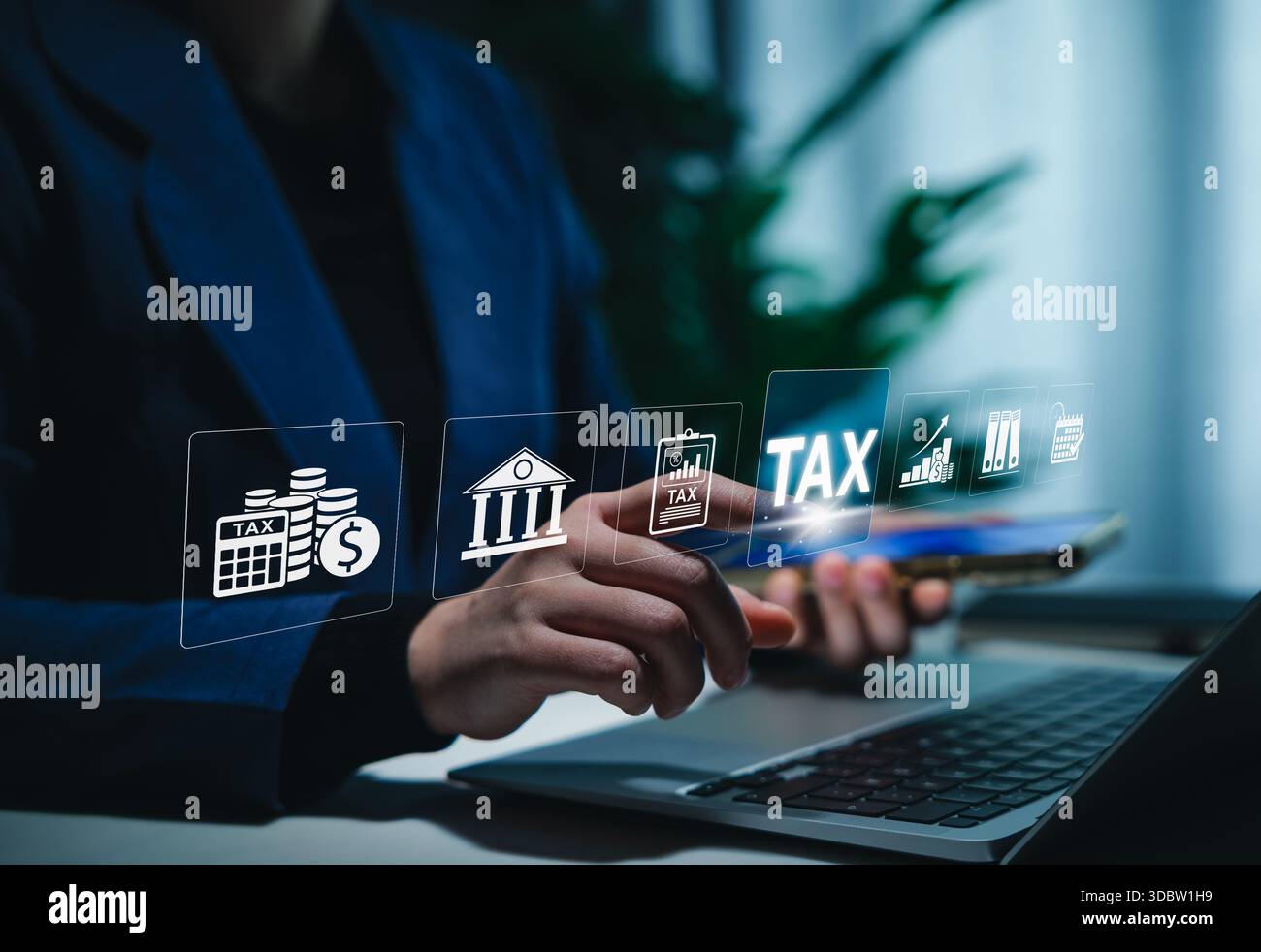 Pianificazione fiscale e conformità finanziaria. L'imprenditore indica l'icona delle imposte con simboli finanziari, calendari e di controllo che rappresentano il processo fiscale Foto Stock