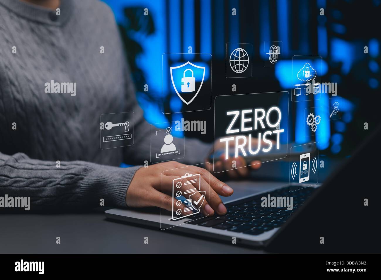 Concetto di sicurezza informatica e protezione dei dati zero trust. Persona che utilizza un laptop con icone di blocchi, reti, verifica dell'identità, simbolo di zero trust Foto Stock