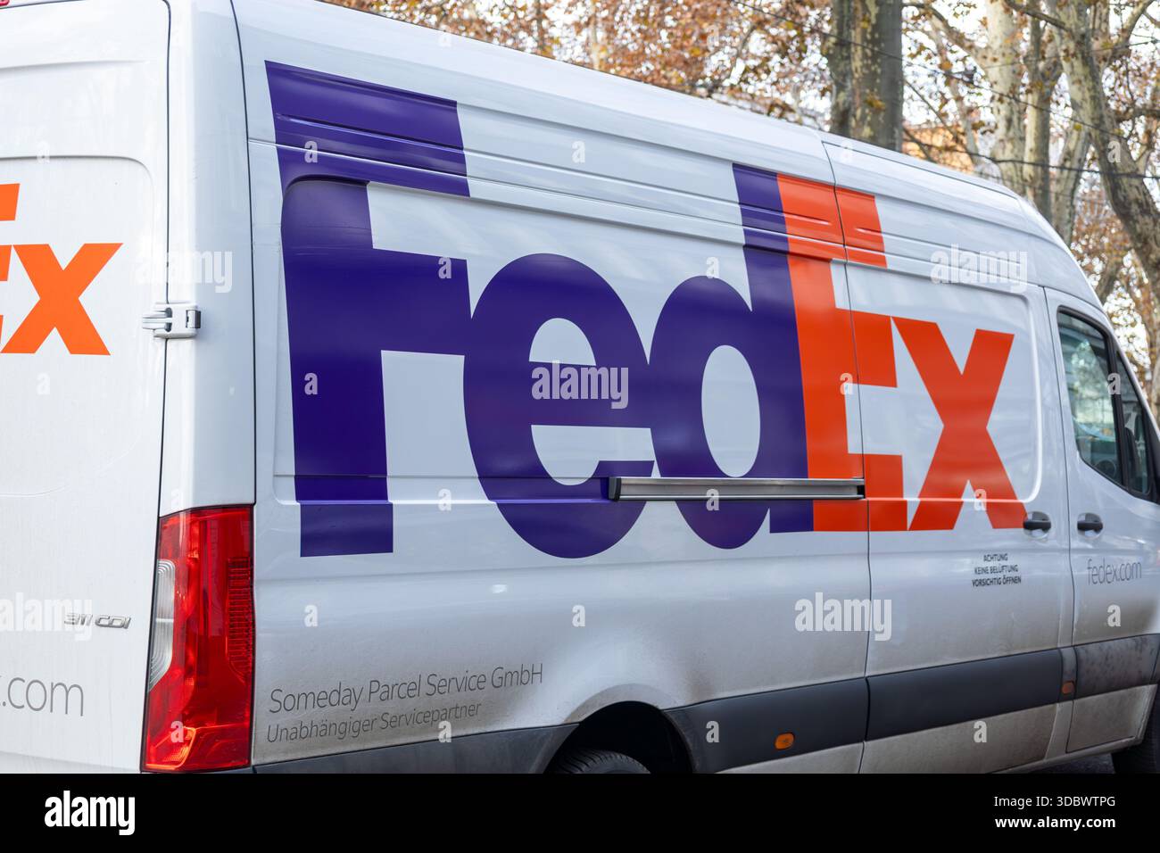 Veicolo appartenente al servizio di corriere statunitense FED ex a Ludwigshafen am Rhein Foto Stock