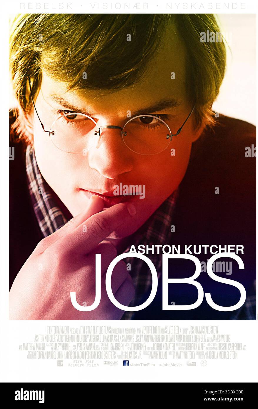 Jobs (2013) diretto da Joshua Michael Stern e interpretato da Ashton Kutcher, Dermot Mulroney e Josh Gad. Il biopic segue Steve Jobs, dall'abbandono del college e dall'imprenditore di garage, alla co-fondazione di Apple e alla trasformazione del personal computing. USA SOLO PER USO EDITORIALE DI un foglio di poster. Credito: BFA / Film per strade aperte Foto Stock