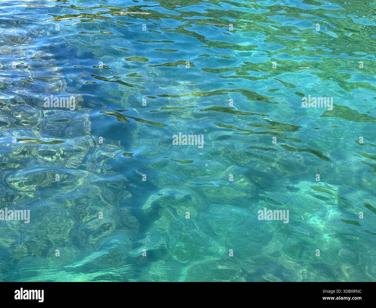 Superficie del mare stupendo colore blu turchese I. Foto Stock