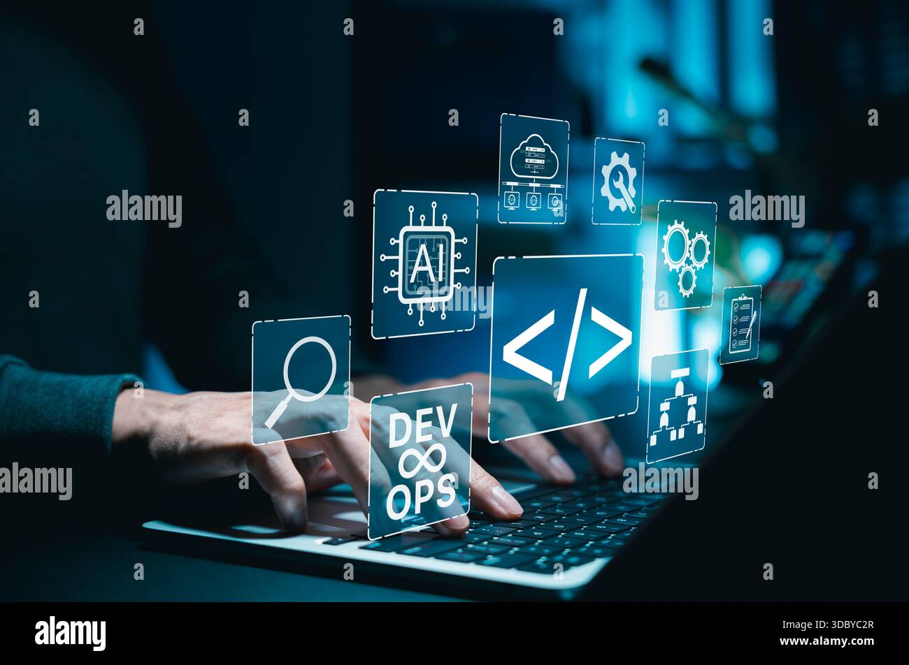 Concetto di integrazione DevOps e ai nel processo di sviluppo del software. Sviluppatore che lavora su laptop con icone di codifica digitale, automazione, programmazione, Foto Stock