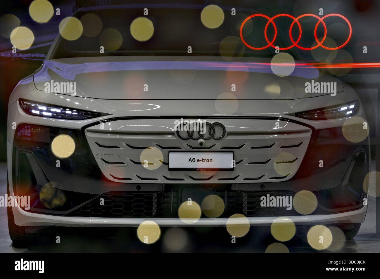 Dettagli VW, Audi automobilistica, logo logo Audi, Audi A6 e-Tron, Audi A6 dalla parte anteriore, Audi eVehicle, dettagli auto l'uno nell'altro, bellissima immagine Foto Stock