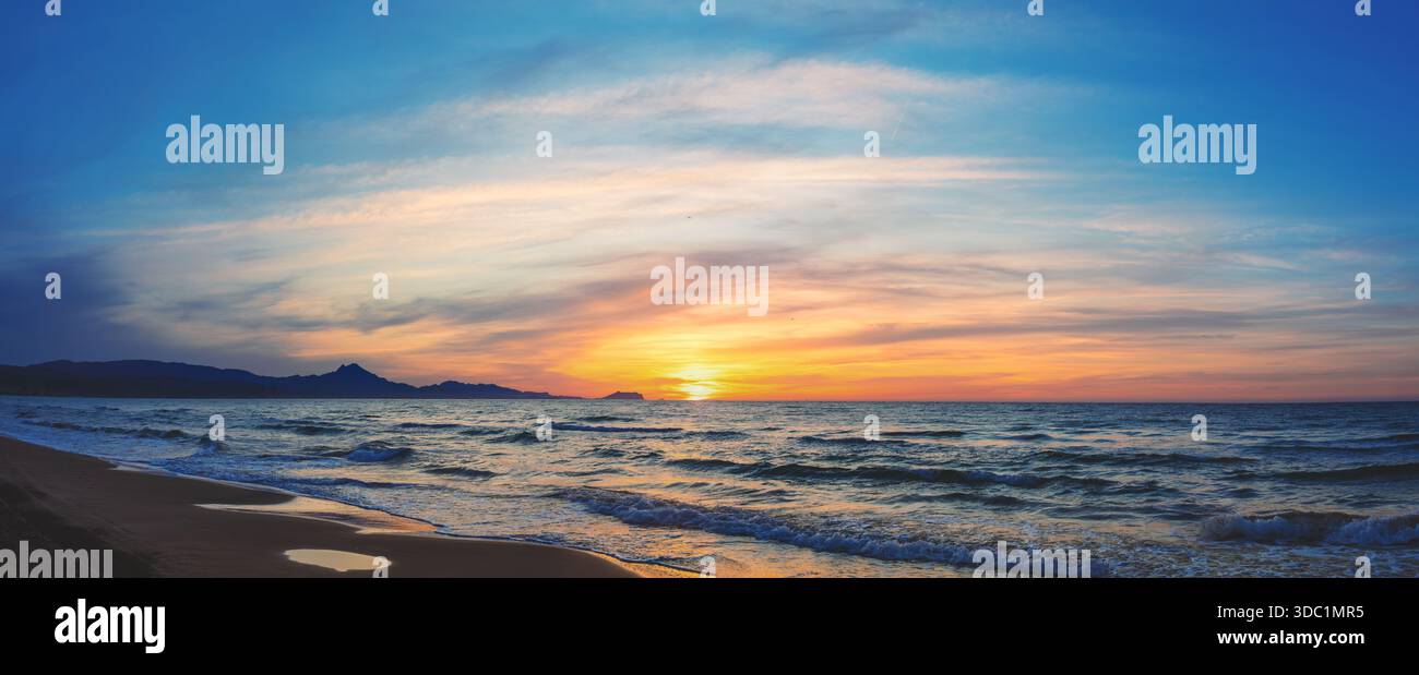 Stagcape al mattino presto. Alba sul mare Foto Stock