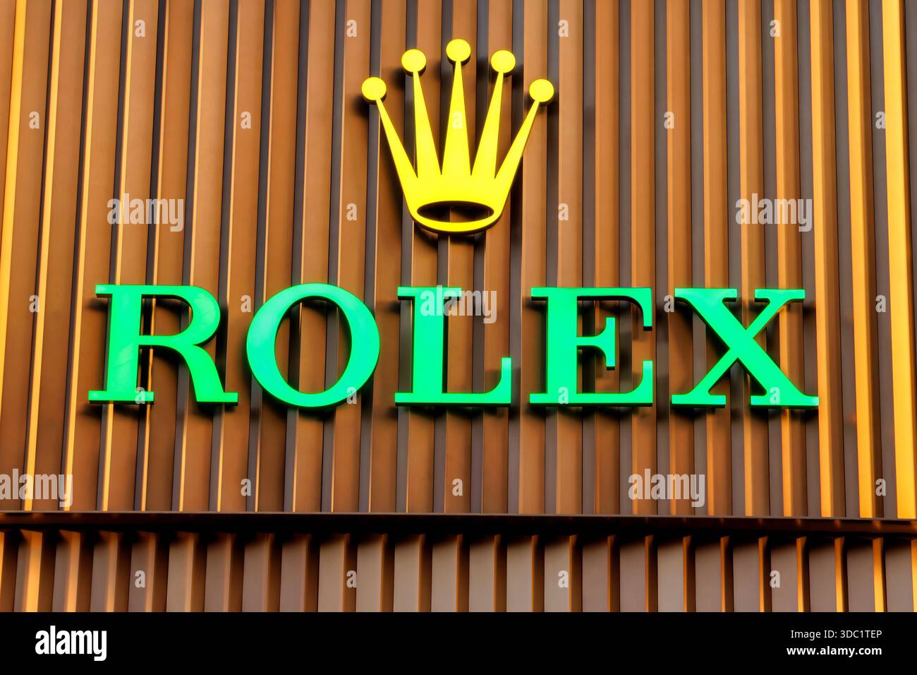 Insegna pubblicitaria Rolex a San Diego, CA. Nessuna autorizzazione di proprietà ottenuta. Solo per uso editoriale; non per layout commerciali o promozionali. Foto Stock