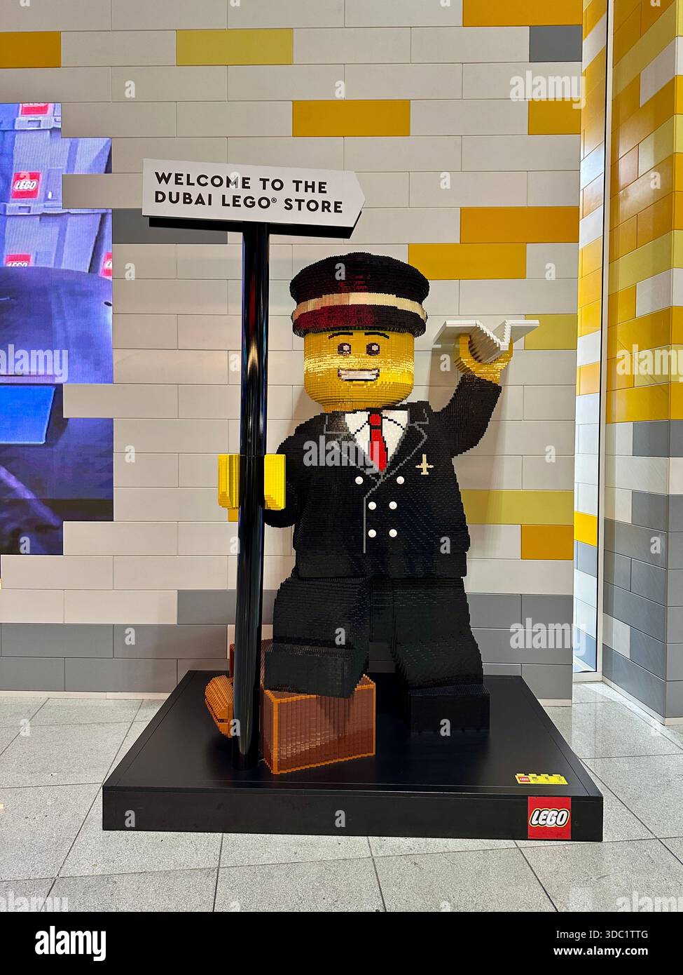 Aeroporto LEGO Store di Dubai - Immagine stock catturata con smartphone