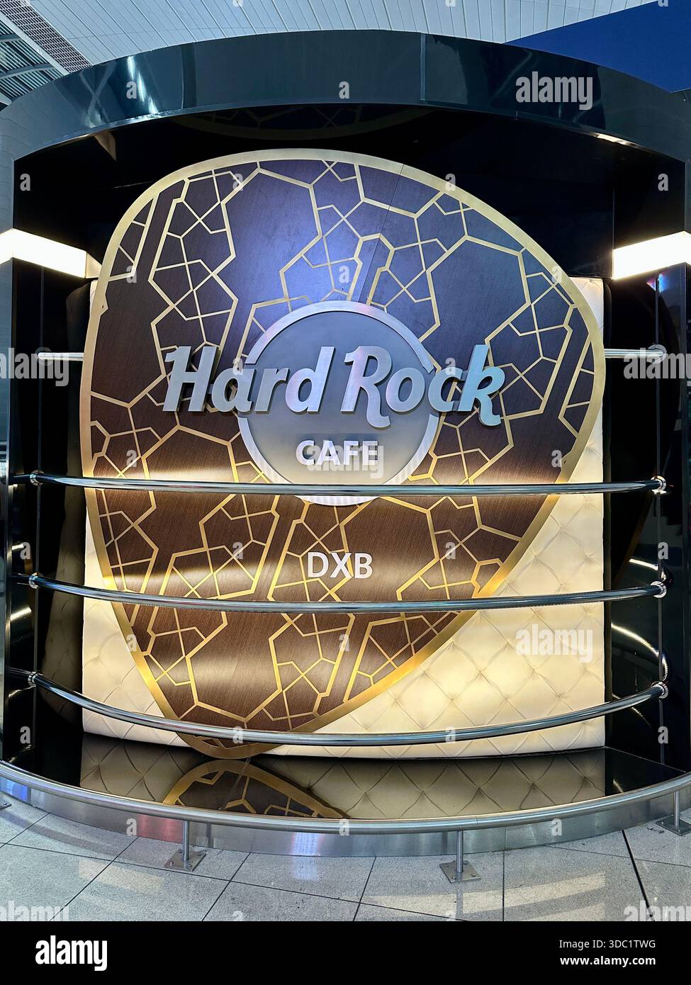 Hard Rock Cafe, DXB, Aeroporto di Dubai - Immagine stock catturata con smartphone