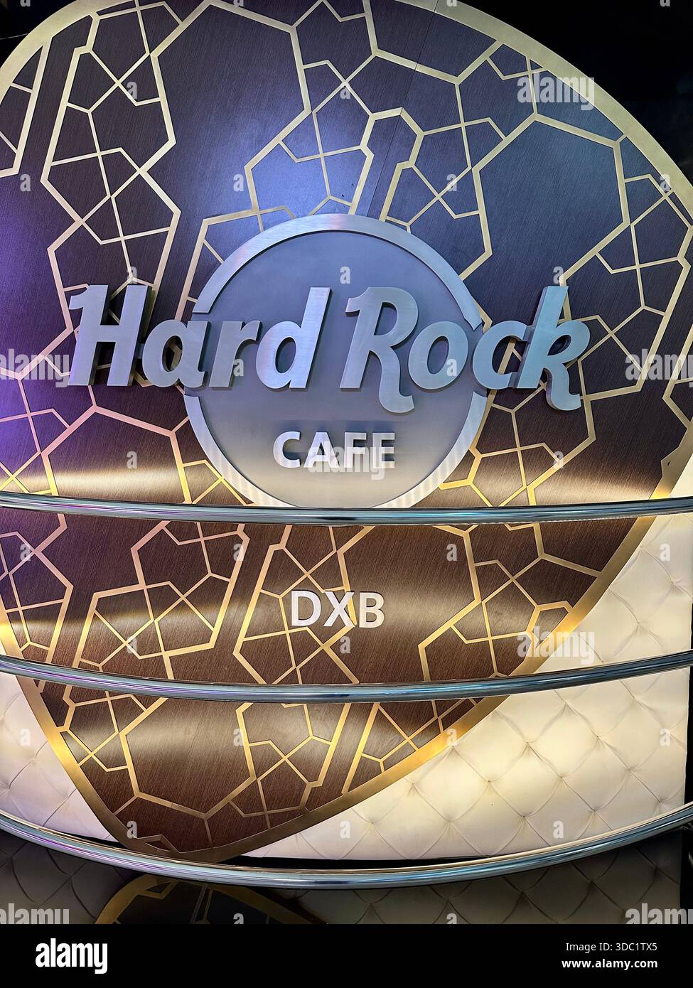Hard Rock Cafe, DXB, Aeroporto di Dubai - Immagine stock catturata con smartphone