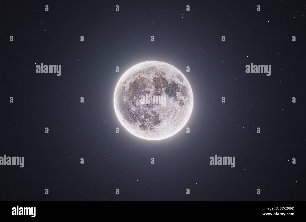 Strawberry Full Moon sotto le stelle Foto Stock