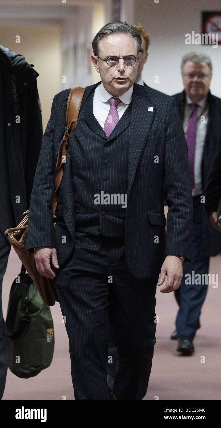 Bruxelles, Belgio. 19 dicembre 2025. Il primo ministro belga Bart De Wever nella foto, dopo un vertice dei capi di Stato e di governo dell'Unione europea (18-19 dicembre), tenutosi a Bruxelles giovedì 18 dicembre 2025. BELGA FOTO NICOLAS MAETERLINCK credito: Belga News Agency/Alamy Live News Foto Stock