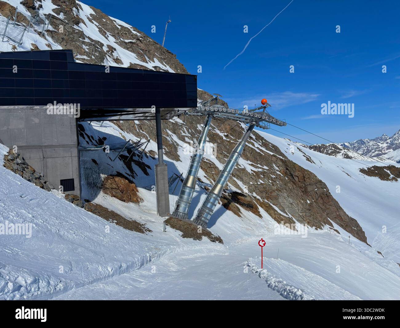 Turismo invernale e avventura sciistica a Kaunertal, Austria - Immagine stock catturata con smartphone