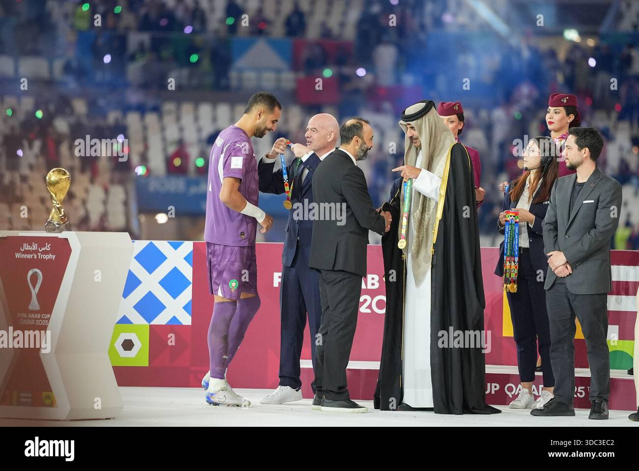 Doha, Qatar. 18 dicembre 2025: Giocatori di calcio di Marocco e Giordania in azione allo stadio Lusail durante le finali di Coppa Araba a Doha, Qatar, il 18 dicembre 2025.Credit:Ranjith Kumar/Alamy notizie dal vivo Foto Stock