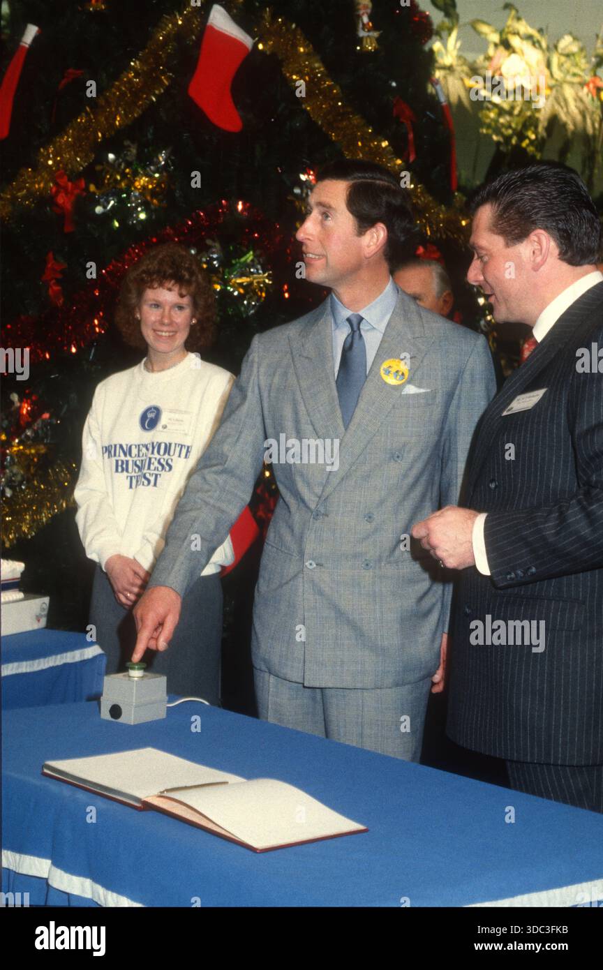 Il Principe Carlo il Principe di Galles 40 ° compleanno festa a Birmingham in un capannone tram convertito (capannone tram Witton) ospitato dai beneficiari del Prince's Trust. Foto Stock