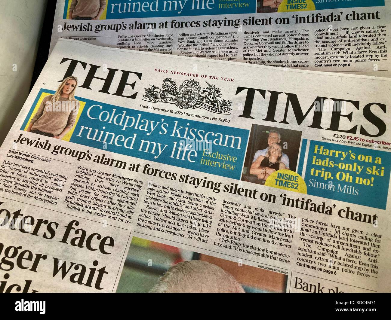 Un giornale britannico riporta l'allarme del gruppo ebraico alle forze di polizia del Regno Unito che tace sull'intifada chant Foto Stock