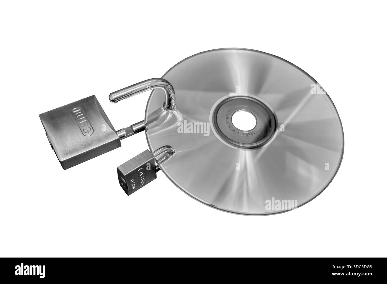 CD dati e due blocchi a U, blocco a U piccolo e grande, dati non protetti su CD, riflessi in bianco e nero sul CD, immagine con sfondo bianco, blocco a U nero Foto Stock