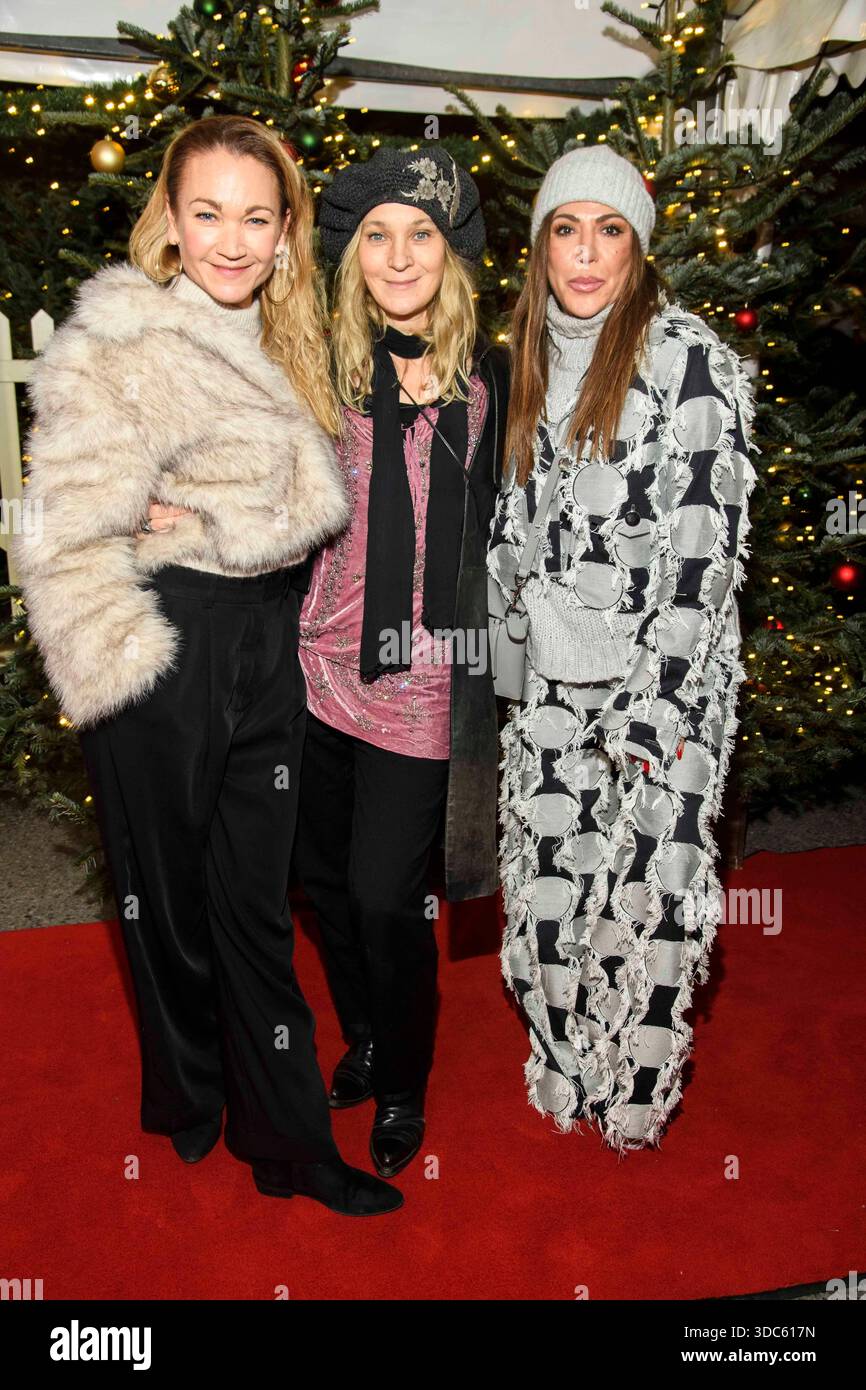 abb: Lisa Maria Potthoff, Jeanette Hain e Simone Thomalla Schauspielerinnen zu gast bei der Premiere des 21.Roncalli Weihnachtscircus im Tempodrom Berlin, AM 19.12.2025 a Berlino Germania *** abb Lisa Maria Potthoff, Jeanette Hain e Simone Thomalla attrici alla prima del 21 Roncalli Weihnachtscircus al Tempodrom di Berlino, il 19 2025 a Berlino Foto Stock