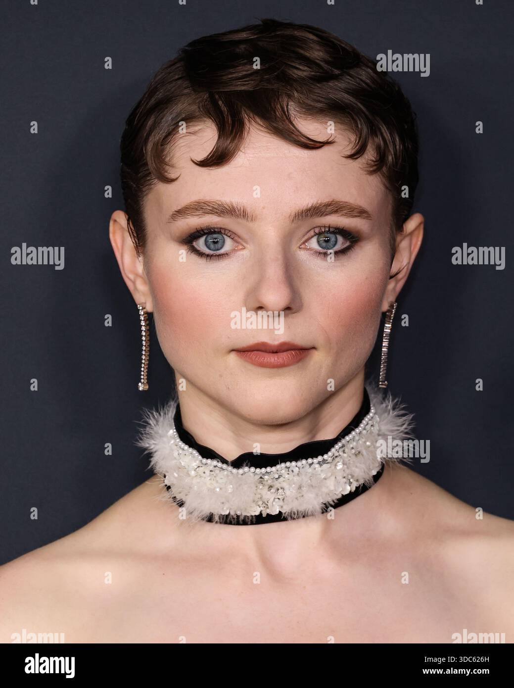 HOLLYWOOD, LOS ANGELES, CALIFORNIA, USA - 14 DICEMBRE: L'attrice neozelandese Thomasin McKenzie con Rodarte FW25 RTW arriva alla premiere di Los Angeles di Searchlight Pictures 'The Testament of Ann Lee' tenutasi all'Academy of Motion Picture Arts and Sciences - Linwood Dunn Theater il 14 dicembre 2025 a Hollywood, Los Angeles, California, Stati Uniti. (Foto di Xavier Collin/Image Press Agency) Foto Stock