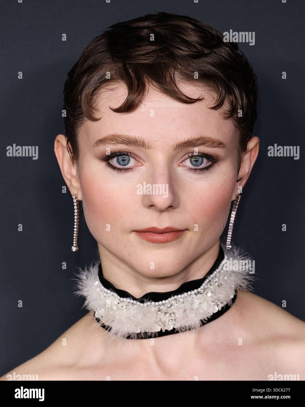HOLLYWOOD, LOS ANGELES, CALIFORNIA, USA - 14 DICEMBRE: L'attrice neozelandese Thomasin McKenzie con Rodarte FW25 RTW arriva alla premiere di Los Angeles di Searchlight Pictures 'The Testament of Ann Lee' tenutasi all'Academy of Motion Picture Arts and Sciences - Linwood Dunn Theater il 14 dicembre 2025 a Hollywood, Los Angeles, California, Stati Uniti. (Foto di Xavier Collin/Image Press Agency) Foto Stock