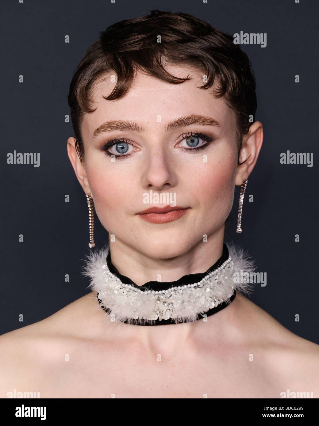 HOLLYWOOD, LOS ANGELES, CALIFORNIA, USA - 14 DICEMBRE: L'attrice neozelandese Thomasin McKenzie con Rodarte FW25 RTW arriva alla premiere di Los Angeles di Searchlight Pictures 'The Testament of Ann Lee' tenutasi all'Academy of Motion Picture Arts and Sciences - Linwood Dunn Theater il 14 dicembre 2025 a Hollywood, Los Angeles, California, Stati Uniti. (Foto di Xavier Collin/Image Press Agency) Foto Stock