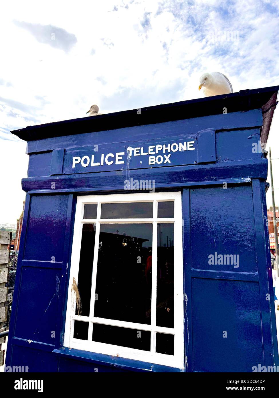 Una vecchia cabina telefonica della polizia nel Regno Unito Foto Stock