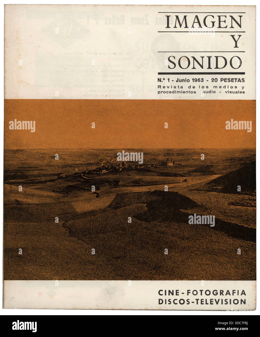 España. Portada de la revista de medios audiovisuales Imagen y Sonido, número uno, editada en Barcelona, junio de 1963. Foto Stock