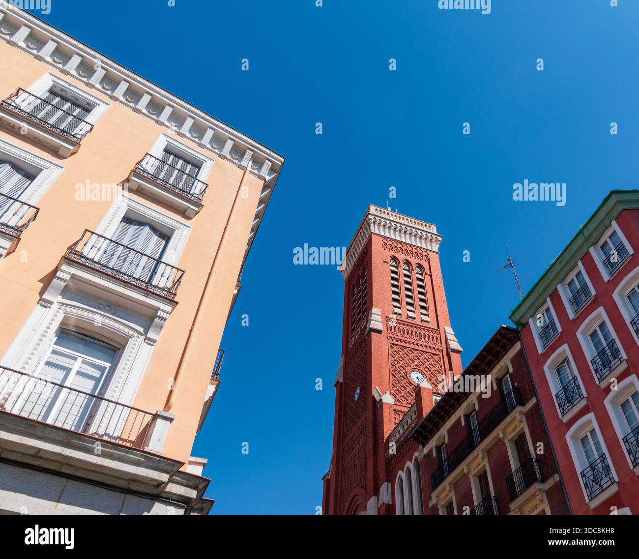 Campanile della parrocchia di Santa Cruz, Madrid, Spagna Foto Stock