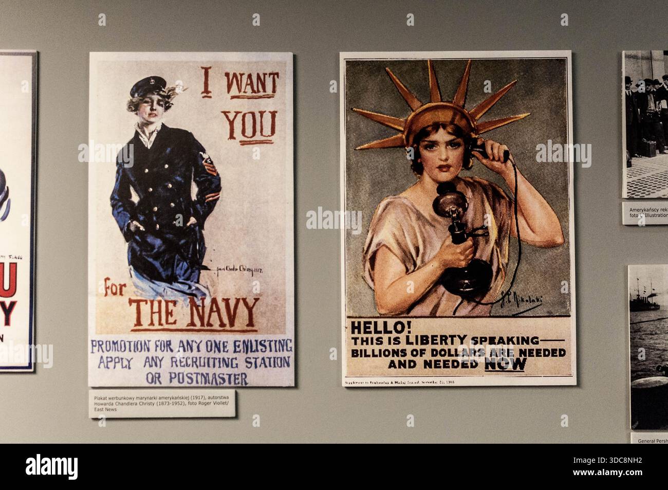 Manifesti di propaganda americana della prima guerra mondiale esposti al Museo dell'Esercito polacco di Varsavia. Foto Stock