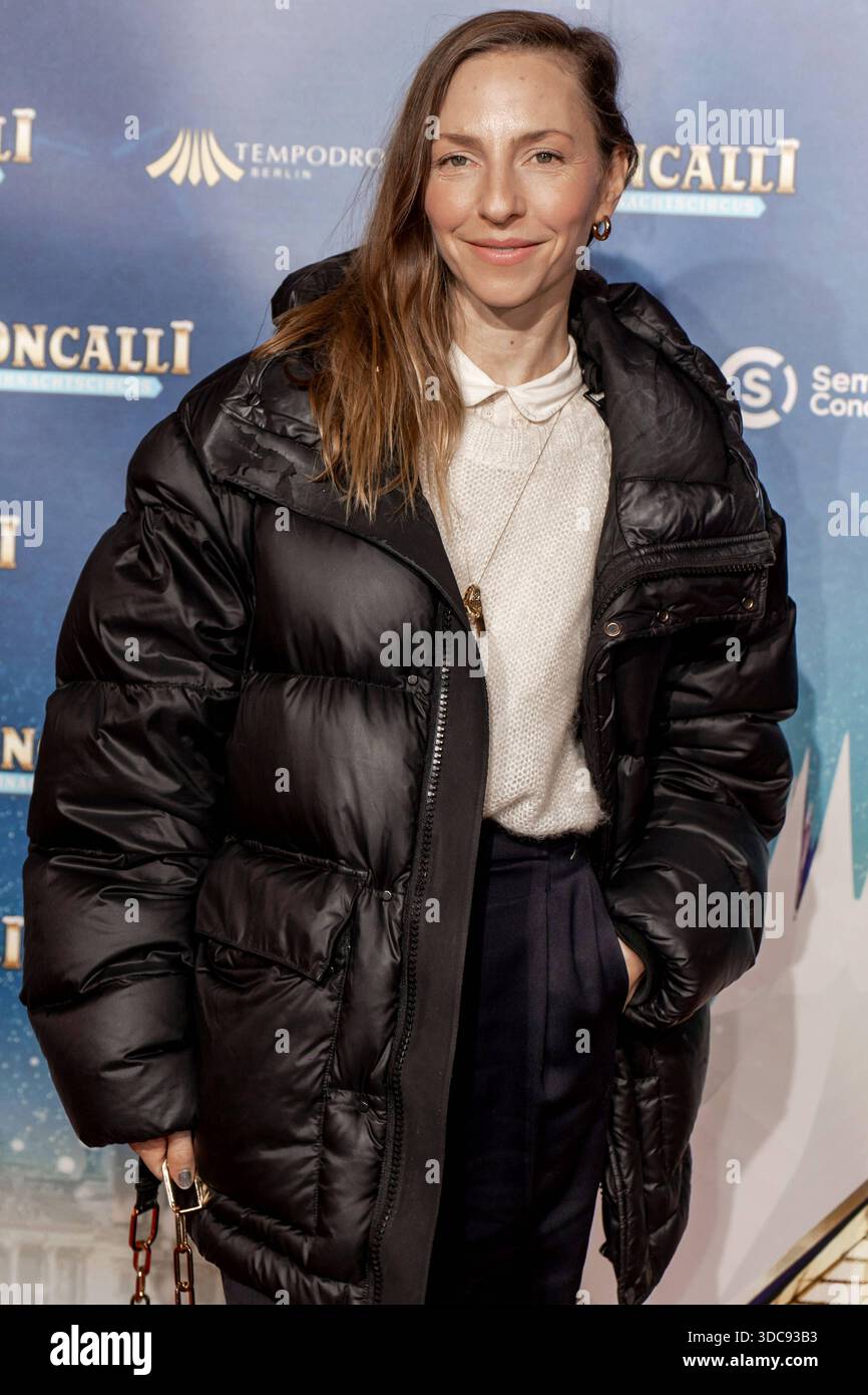 Roncalli Weihnachtscircus, Show und Promis im Tempodrom, Berlino, 19.12.2025 Roncalli Weihnachtscircus, Konzert im Tempodrom, Berlino, 19.12.2025 Berlin Tempodrom *** Roncalli WeihnachtsCircus, spettacolo e celebrità al Tempodrom di Berlino, 19 12 2025 Roncalli WeihnachtsCircus, concerto al Tempodrom di Berlino, 19 12 2025 Berlin Tempodrom Copyright: xJensxFinkex Foto Stock