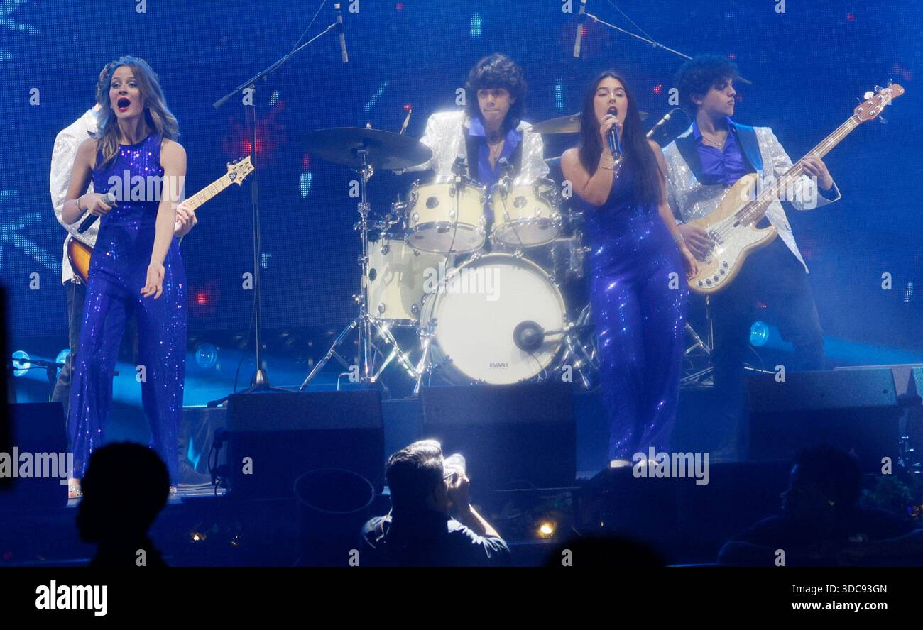 Miami, Stati Uniti. 20 dicembre 2025. Undercover si esibisce allo spettacolo iHeartRadio Jingle Ball 2025 della Y100 al Kaseya Center di Miami, Florida, sabato 20 dicembre 2025. Foto di Gary i Rothstein/UPI credito: UPI/Alamy Live News Foto Stock