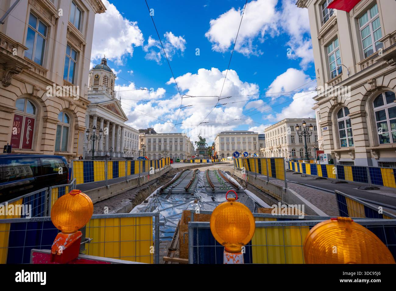 Lavori stradali su Regent Street (Regentschapsstraat) a Bruxelles per aggiornare le linee del tram della ferrovia leggera nel settembre 2025 Foto Stock