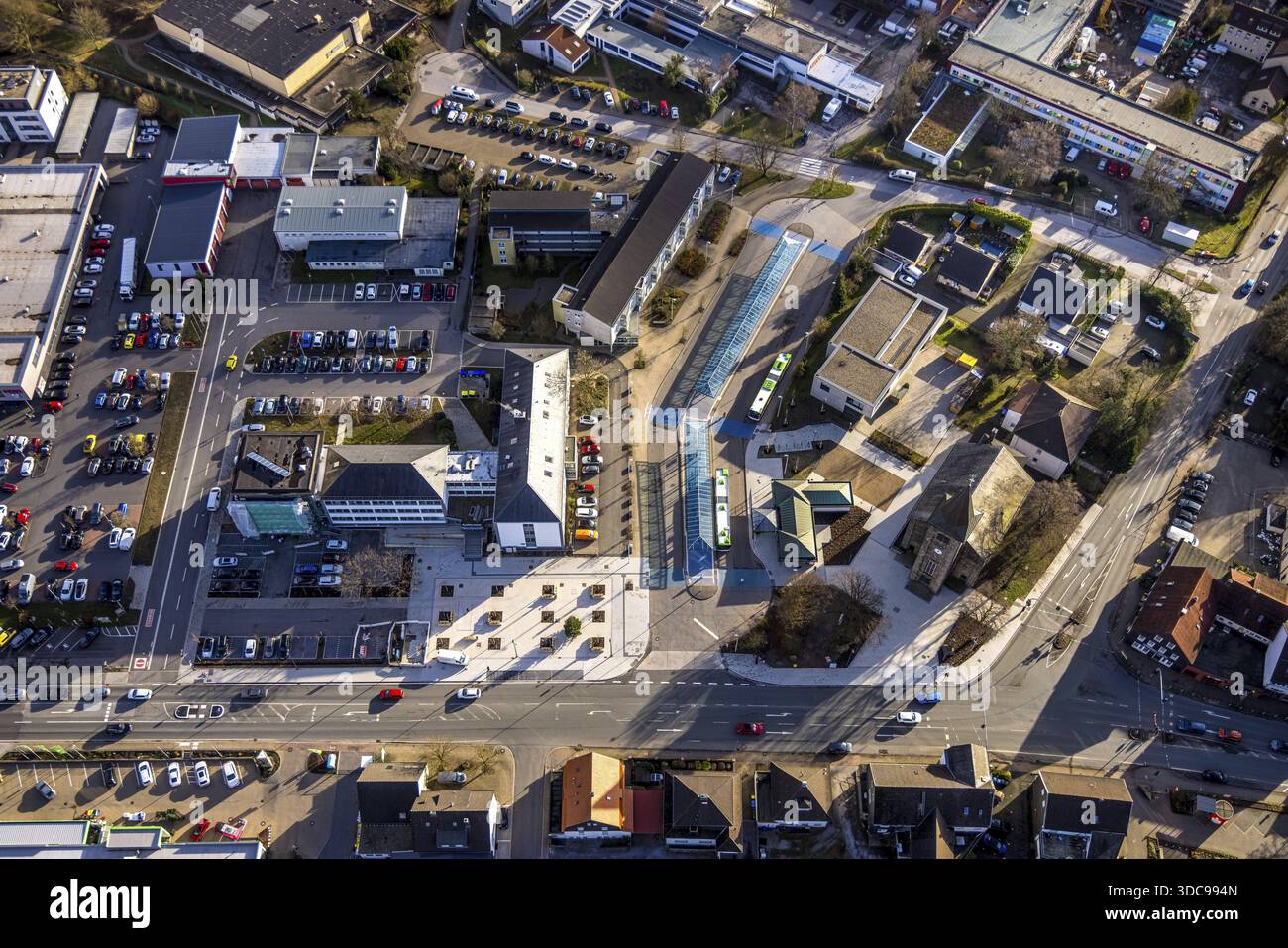 Vista aerea, municipio, cantiere e lavori di facciata con ponteggi, Hasslinghausen, Sprockhoevel, zona della Ruhr, Renania settentrionale-Vestfalia, Germania Foto Stock