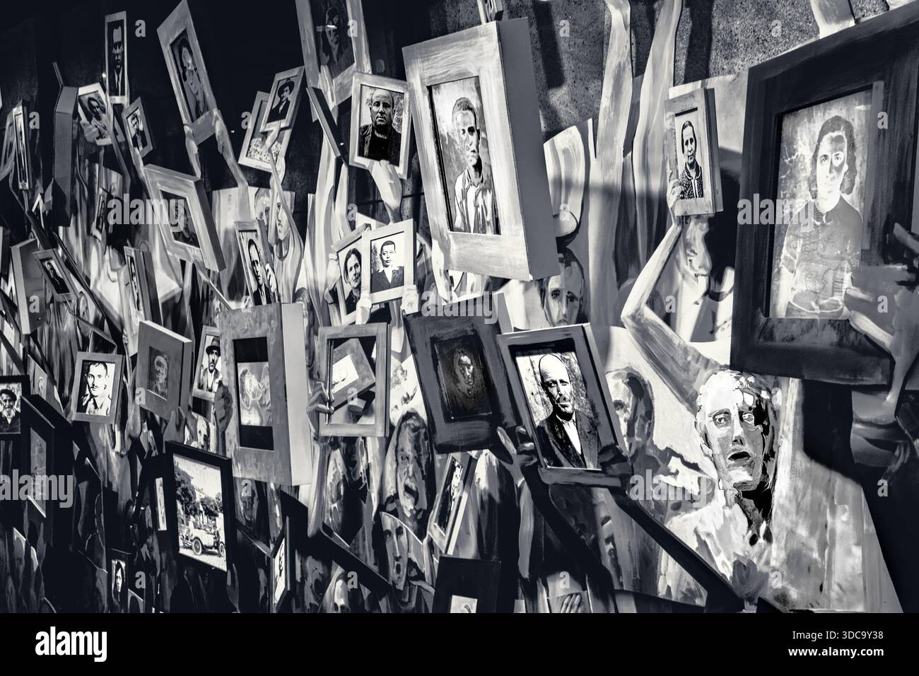 Vecchie fotografie in bianco e nero sul muro. Foto Stock