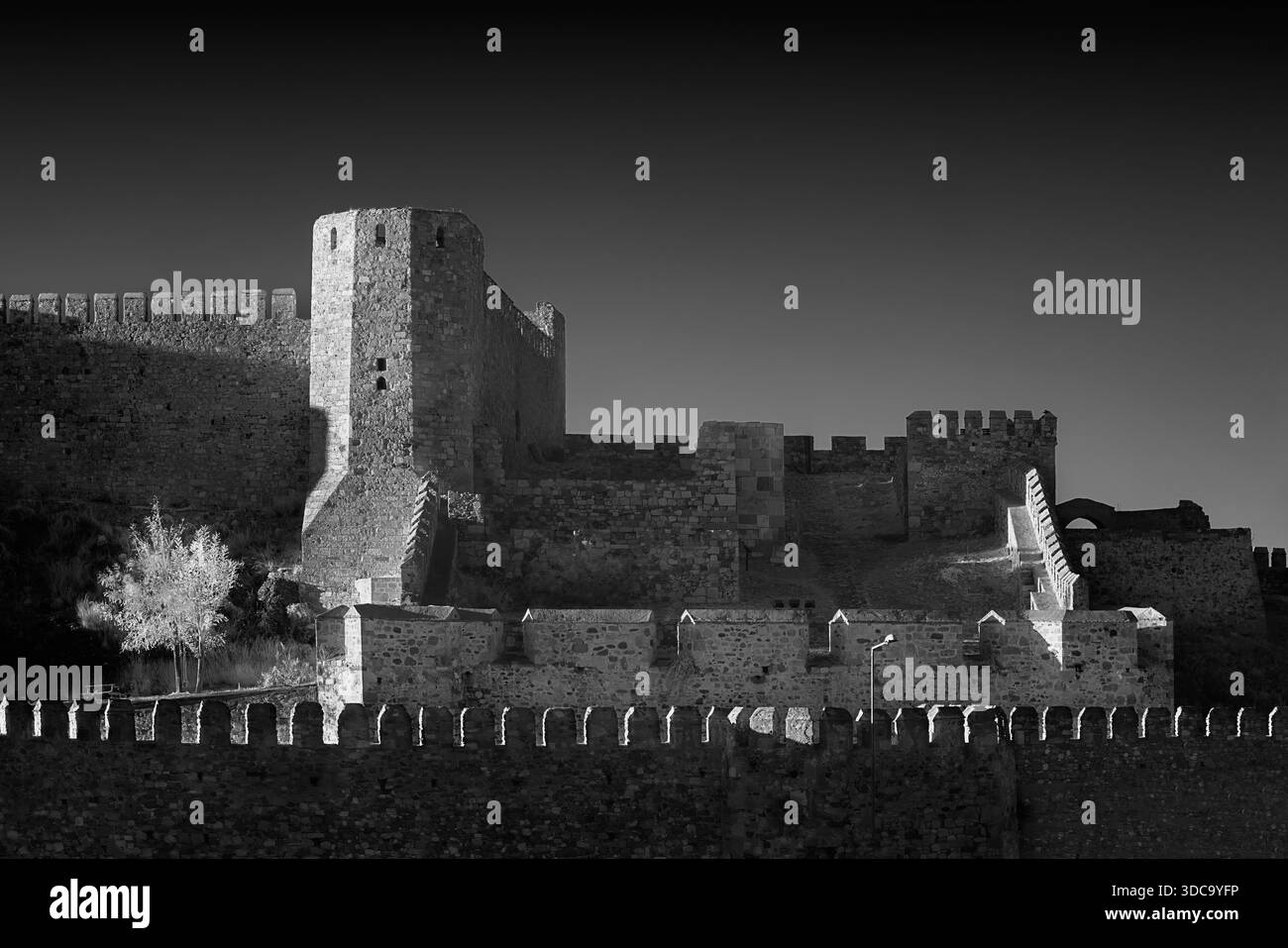 Ammira lo storico forte di Bozcaada nell'isola di Bozcaada conosciuta anche come l'isola di Tenedos, nel Mar Egeo, in Turchia Foto Stock